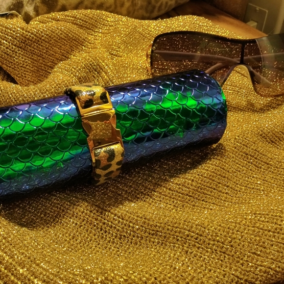 Bracelets - Picture 3 of 7